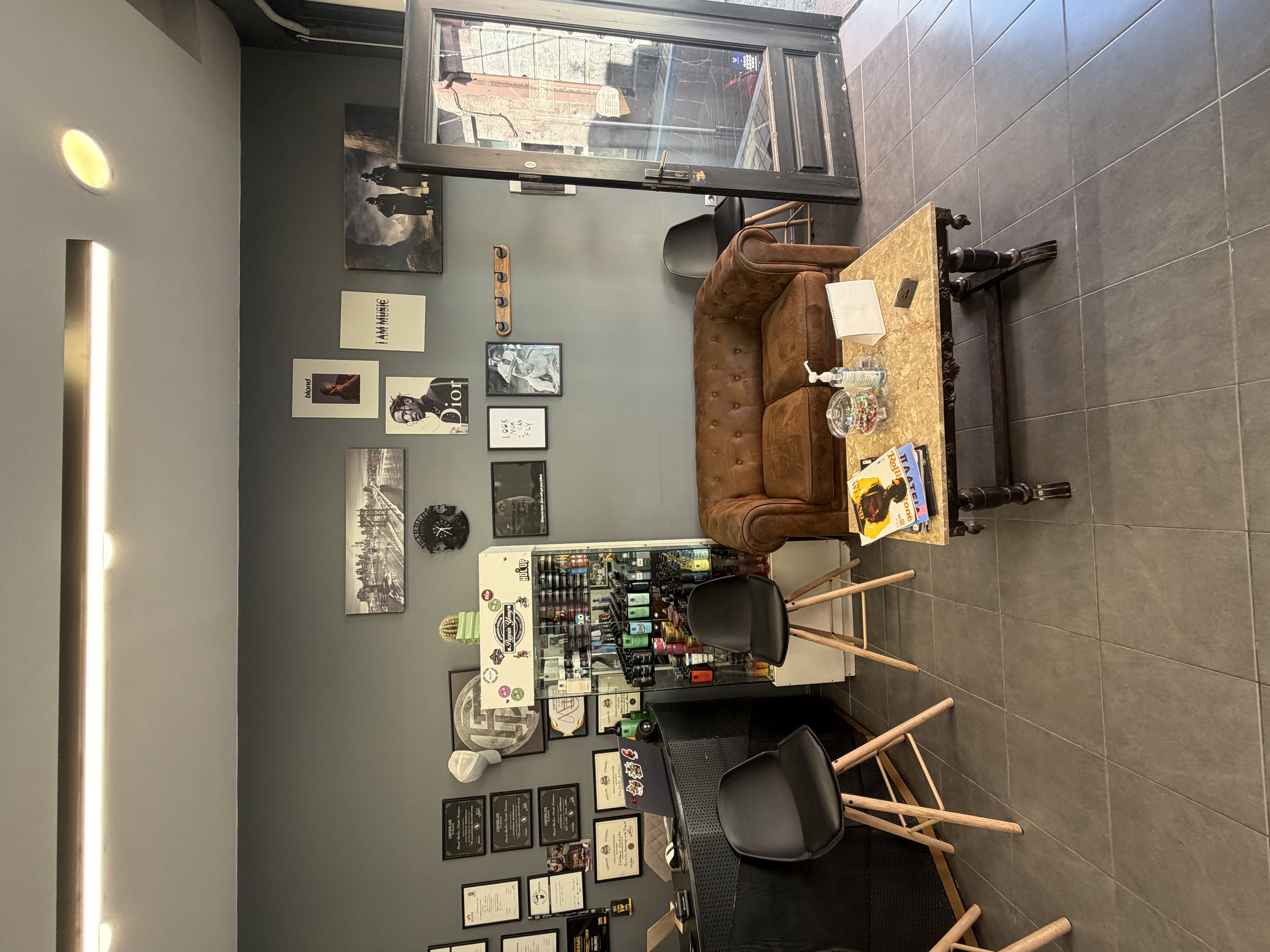 Λεπτομέρεια από τον πάγκο του κουρείου